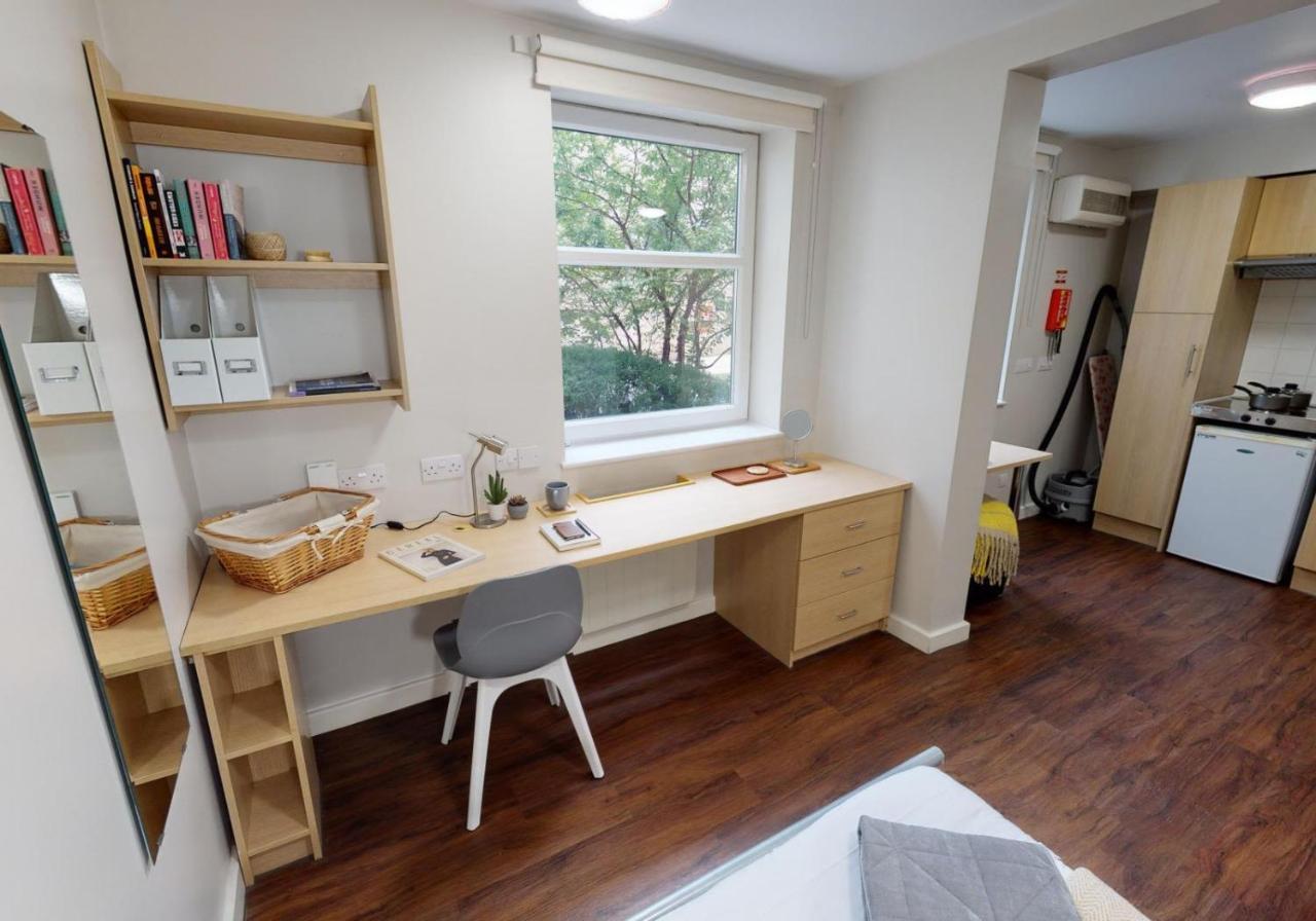 Private Bedrooms With Shared Kitchen And Studios At Iq Tufnell House In Лондон Экстерьер фото