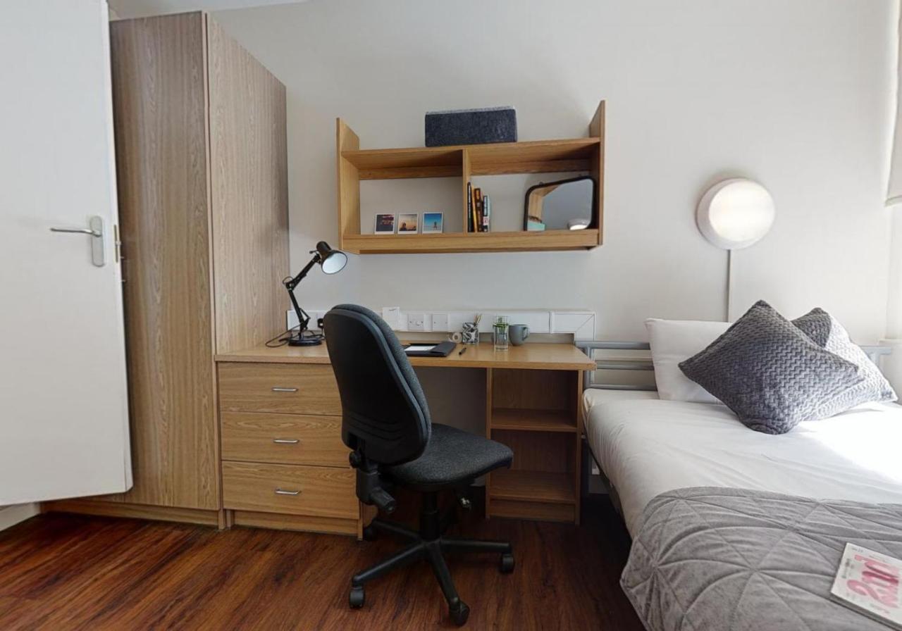 Private Bedrooms With Shared Kitchen And Studios At Iq Tufnell House In Лондон Экстерьер фото