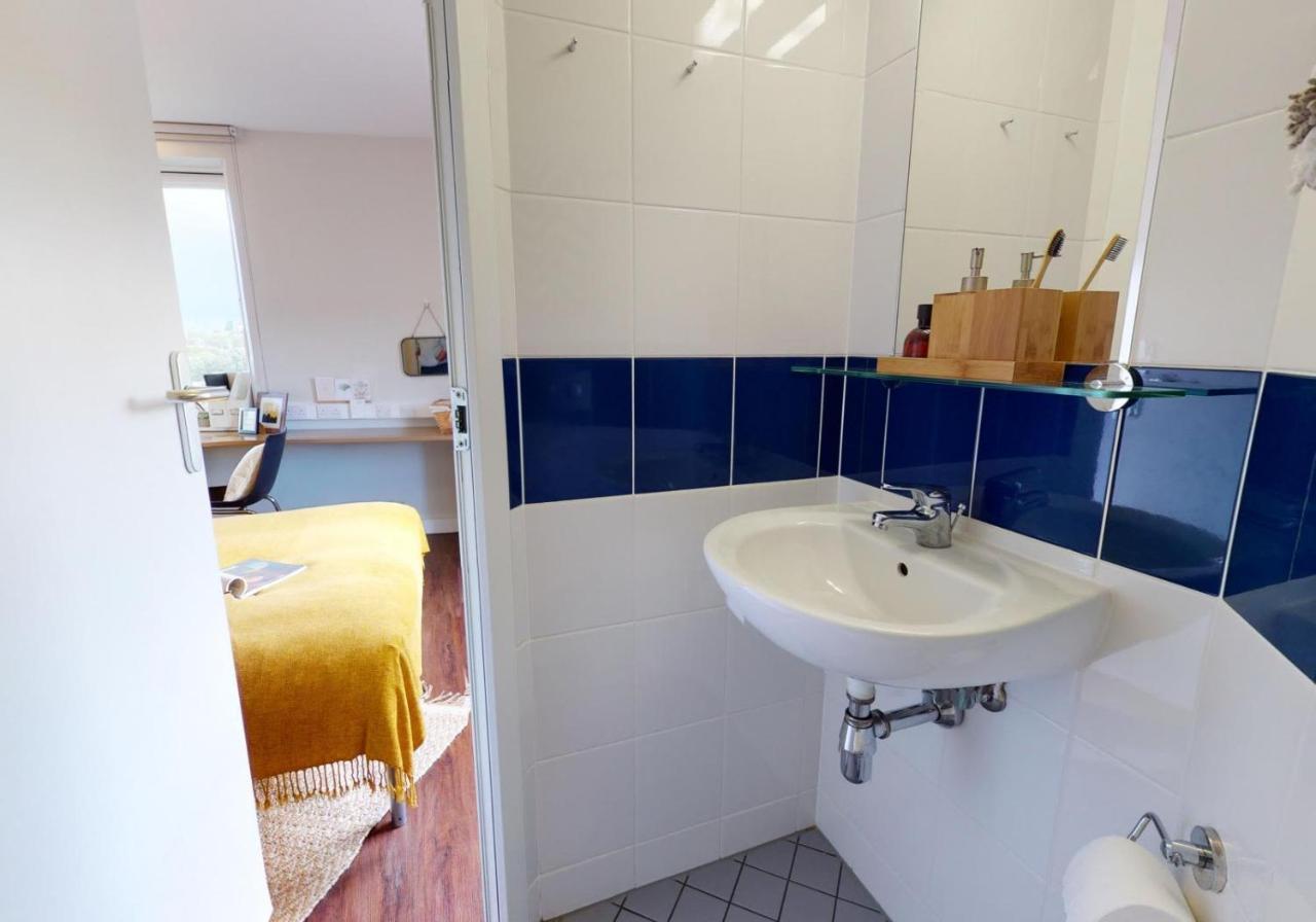 Private Bedrooms With Shared Kitchen And Studios At Iq Tufnell House In Лондон Экстерьер фото